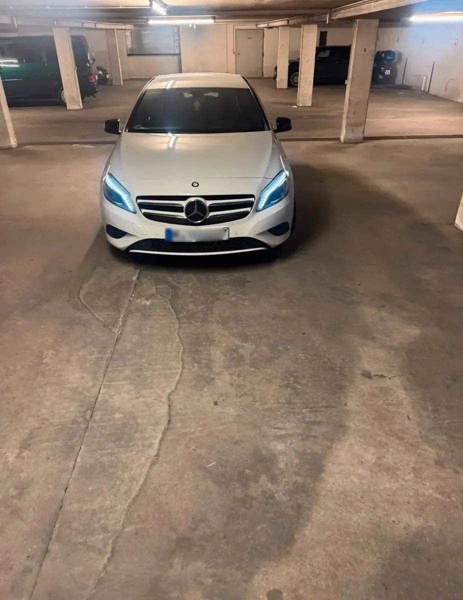 Gebraucht Mercedes A180 Style 122 PS (89 kW) 2014 Weiß Kleinwagen