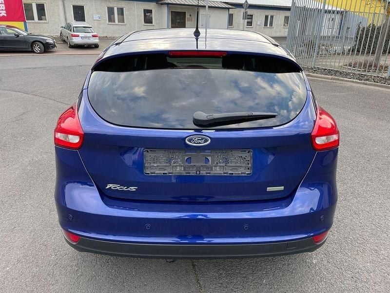 Używany Ford Focus Titanium 125 KM (91 kW) 2015 Niebieski Sedan/Limuzyna