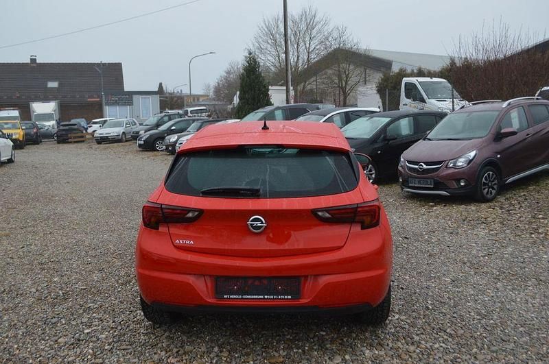 Gebraucht Opel Astra Innovation 125 PS (91 kW) 2019 Rot Limousine