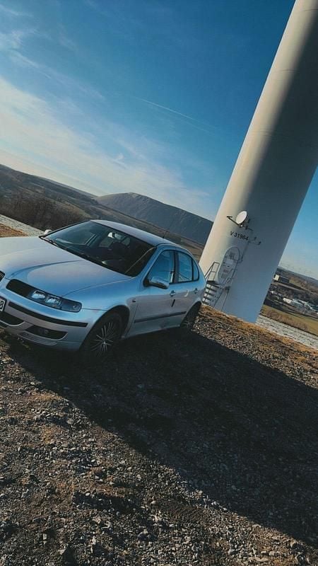 Grau Gebraucht 2003 Seat Leon Kleinwagen | 650 € (Guter Preis) - Bild 1/4