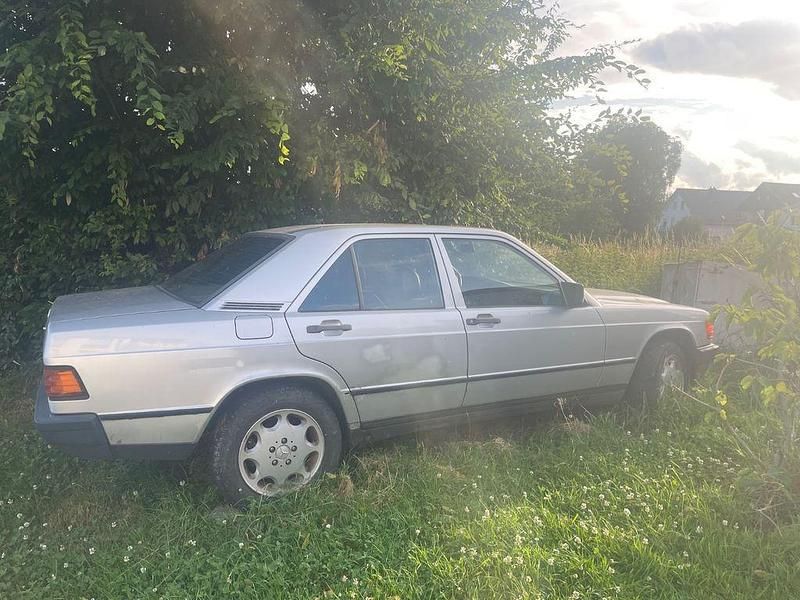 Gebraucht Mercedes 190 102 PS (75 kW) 1988 Grau Limousine