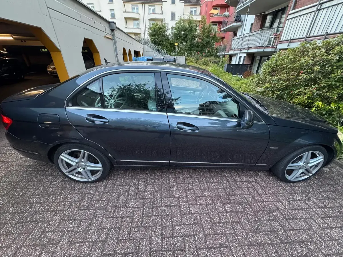 Gebraucht Mercedes C200 Avantgarde 160 PS (117 kW) 2009 Grau Limousine