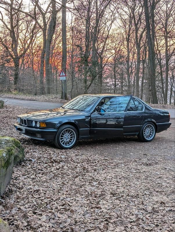 Gebraucht BMW 730 200 PS (147 kW) 1987 Schwarz Limousine