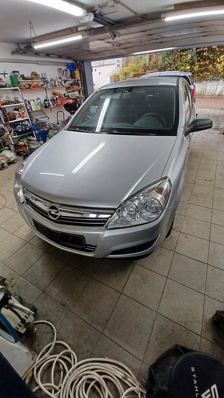 Silber Gebraucht 2008 Opel Astra Kleinwagen | 2.250 € (Fairer Preis) - Bild 1/4