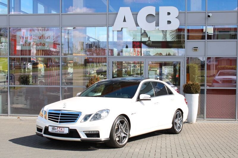 Weiß Gebraucht 2012 Mercedes E63 AMG Exclusive Limousine | 36.900 € (Fairer Preis) - Bild 1/4
