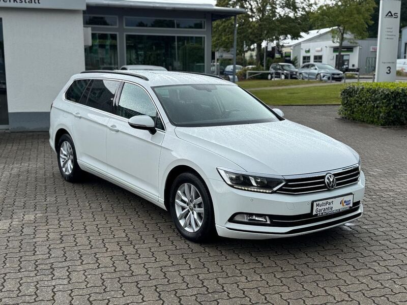 Weiß Gebraucht 2018 VW Passat Comfortline Kombi | 17.950 € (Superpreis) - Bild 1/4