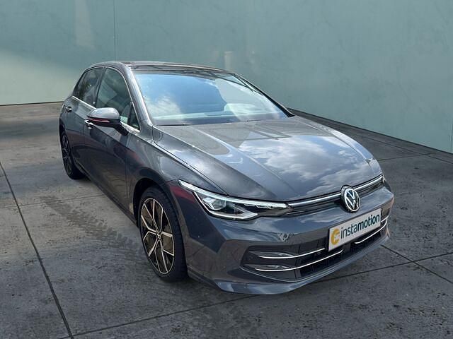 Grau Gebraucht 2024 VW Golf VIII Style Limousine | 40.540 € - Bild 1/2