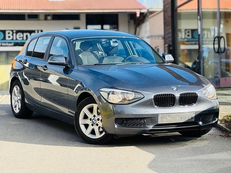 Grau Gebraucht 2013 BMW 116 Kleinwagen | 5.699 € (Guter Preis) - Bild 1/4