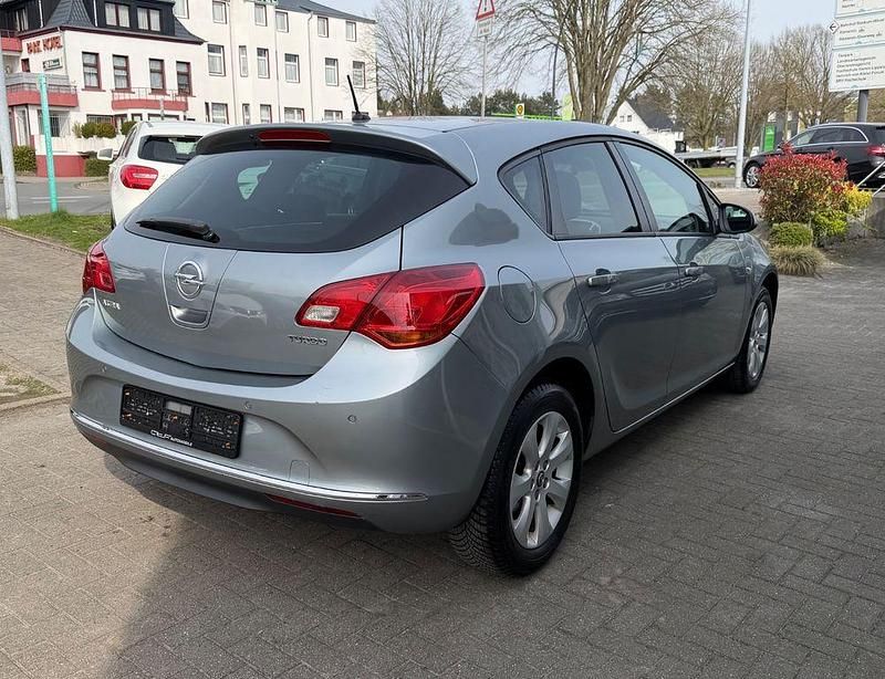 Gebraucht Opel Astra Style 140 PS (102 kW) 2015 Silber Limousine