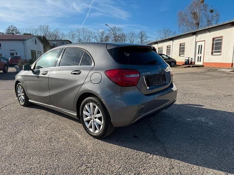 Gebraucht Mercedes A200 Style 156 PS (114 kW) 2013 Grau Limousine