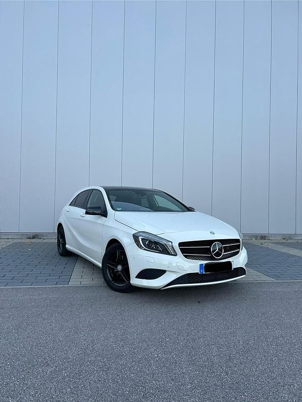 Weiß Gebraucht 2013 Mercedes A180 AMG line Kleinwagen | 11.999 € (Teuer) - Bild 1/4