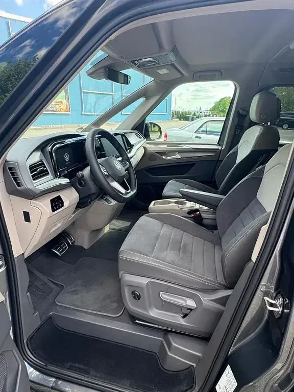 Gebraucht VW Multivan Edition 150 PS (110 kW) 2024 Grau Van / Kleinbus
