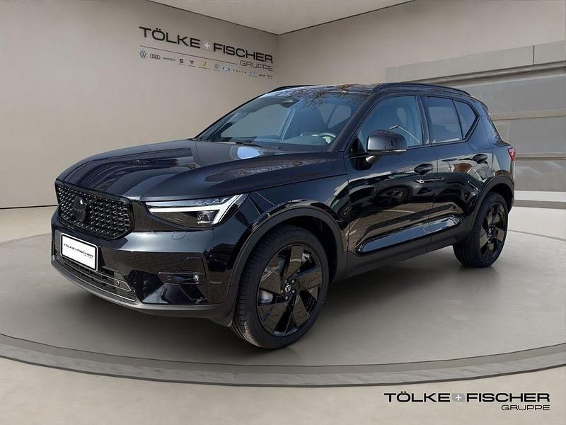 Neu Volvo XC40 Plus 163 PS (119 kW) 2025 Schwarz SUV