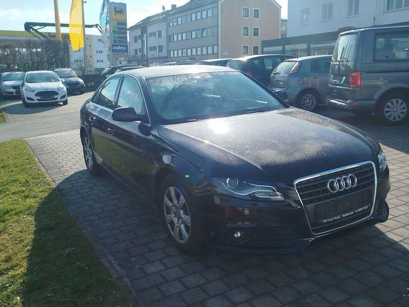 Gebraucht Audi A4 Attraction 120 PS (88 kW) 2011 Schwarz Limousine