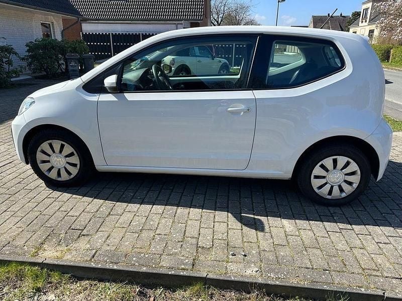 Second-hand VW up! Basis 65 CP (47 kW) 2023 Alb Hatchback