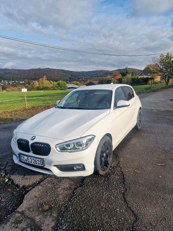 Weiß Gebraucht 2017 BMW 120 Sport Line Kleinwagen | 10.700 € (Guter Preis) - Bild 1/4