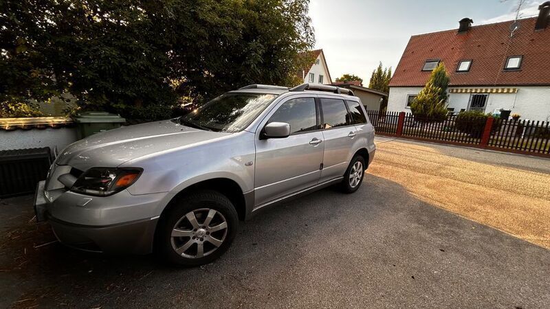 Silber Gebraucht 2005 Mitsubishi Outlander Invite SUV | 3.900 € (Fairer Preis) - Bild 1/4