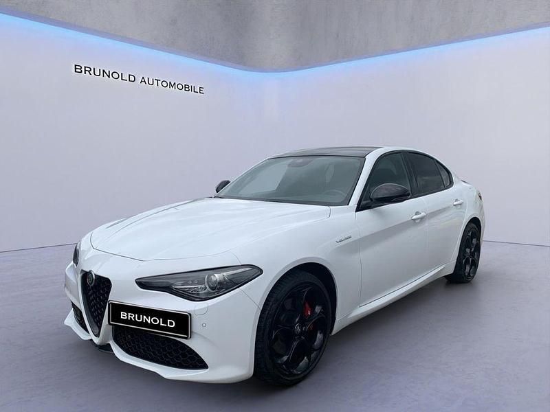 Weiß Gebraucht 2022 Alfa Romeo Giulia Veloce Limousine | 37.900 € (Etwas zu teuer) - Bild 1/4