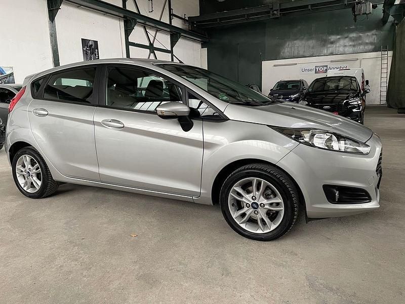 Gebraucht Ford Fiesta Trend 101 PS (74 kW) 2015 Limousine