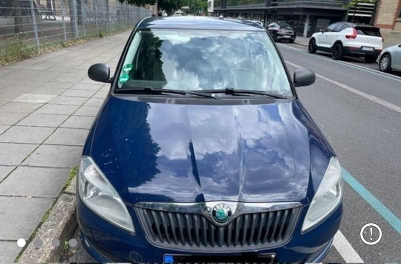 Blau Gebraucht 2012 Skoda Fabia Ambition Kleinwagen | 3.300 € (Guter Preis) - Bild 1/3