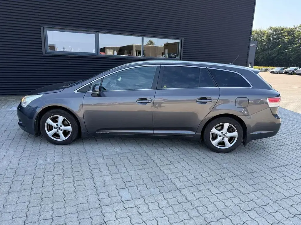 Gebraucht Toyota Avensis Sol 147 PS (108 kW) 2011 Grau Kombi