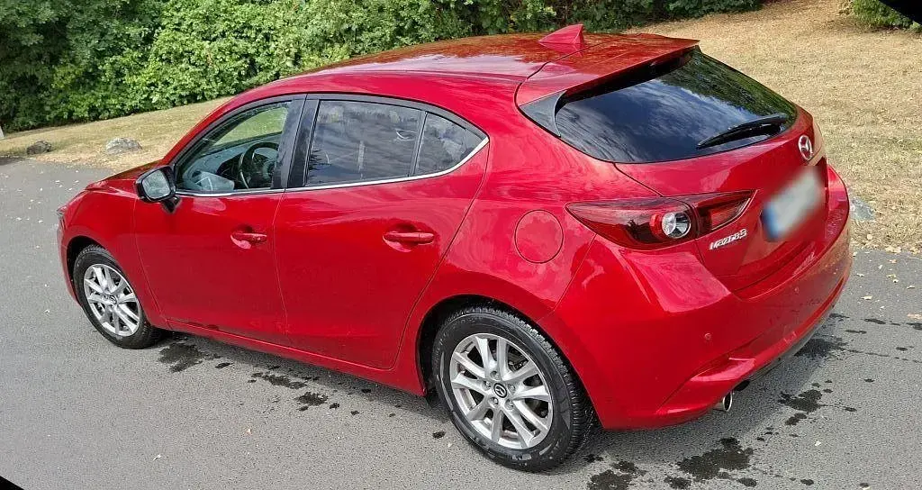 Gebraucht Mazda 3 Kizoku 120 PS (88 kW) 2017 Rot Limousine