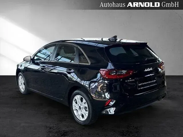 Gebraucht Kia Ceed Comfort 140 PS (102 kW) 2025 Zilinaschwarz Kleinwagen
