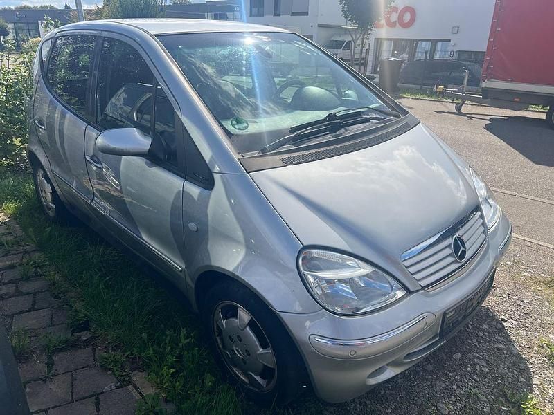 Gebraucht Mercedes A160 Elegance 102 PS (75 kW) 2002 Silber Van / Kleinbus