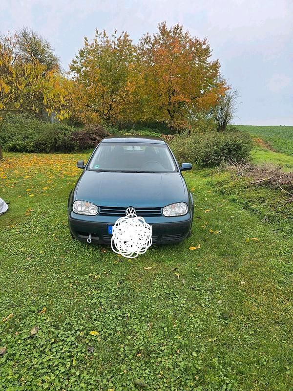 Grün Gebraucht 2003 VW Golf Edition Limousine | 500 € (Superpreis) - Bild 1/4