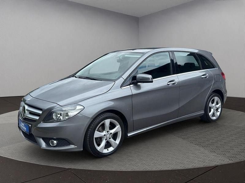 Grau Gebraucht 2013 Mercedes B180 Van / Kleinbus | 11.890 € (Guter Preis) - Bild 1/4