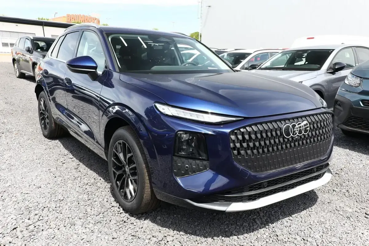 Neu Audi Q3 Ambiente 204 PS (150 kW) 2026 Navarrablau metallic SUV
