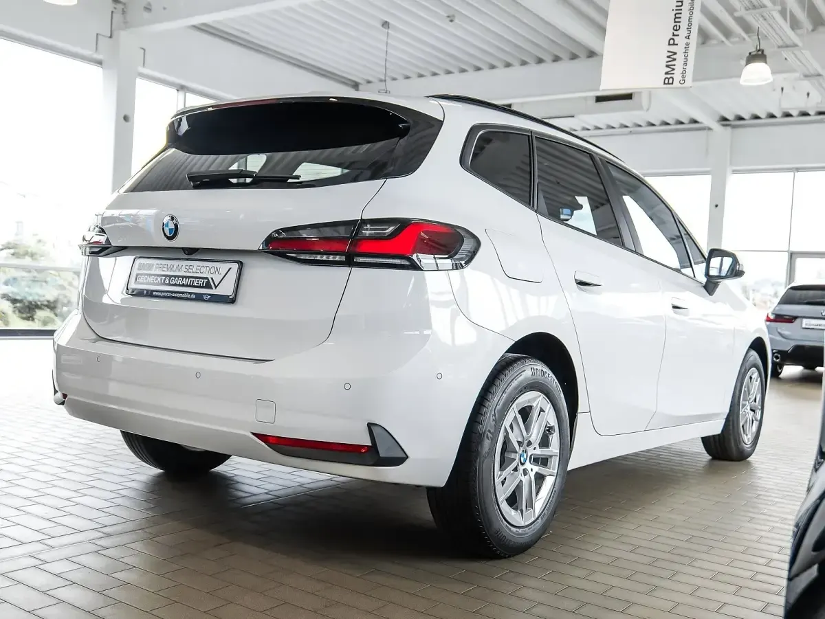 Gebraucht BMW 218 Active Tourer Efficient Dynamics 136 PS (100 kW) 2023 Weiß Van / Kleinbus