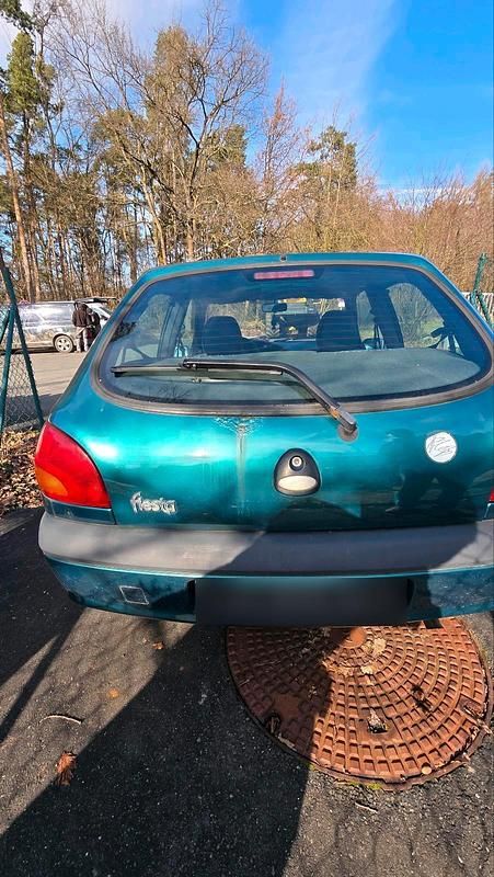 Gebraucht Ford Fiesta 60 PS (44 kW) 2001 Grün Kleinwagen