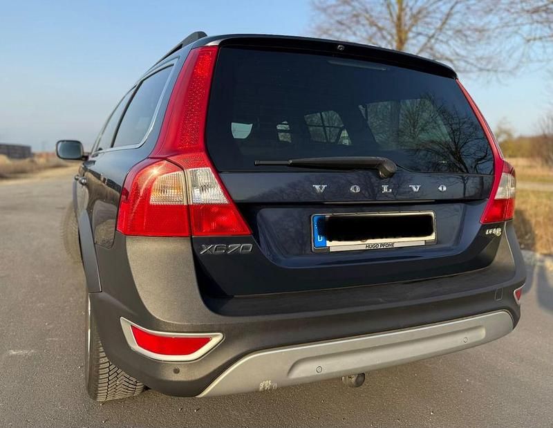 Gebraucht Volvo XC70 Summum 163 PS (119 kW) 2011 Blau Kombi