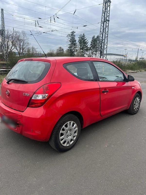 Gebraucht Hyundai i20 75 PS (55 kW) 2009 Rot Kleinwagen