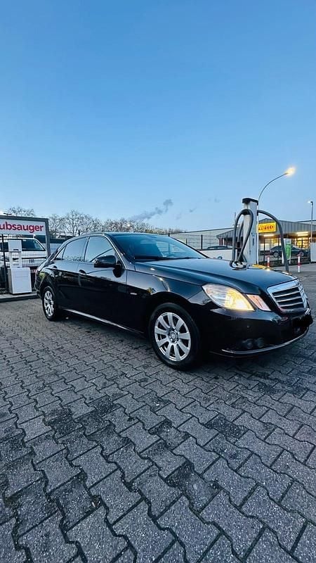 Second-hand Mercedes E200 2009 Negru Berlinǎ