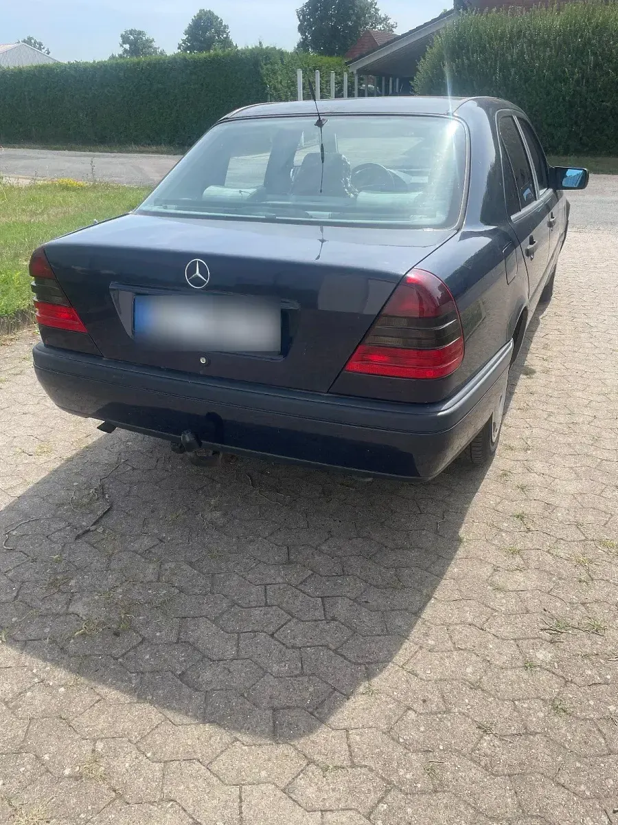 Gebraucht Mercedes C180 122 PS (89 kW) 1994 Blau Limousine