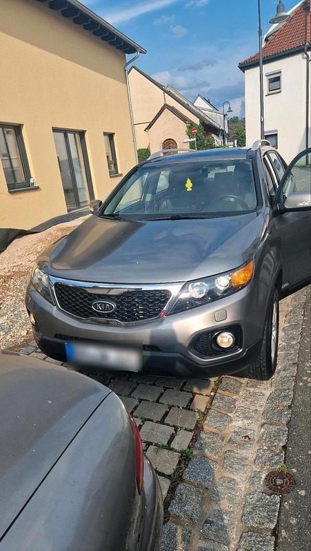 Grau Gebraucht 2012 Kia Sorento SUV | 8.300 € (Fairer Preis) - Bild 1/4