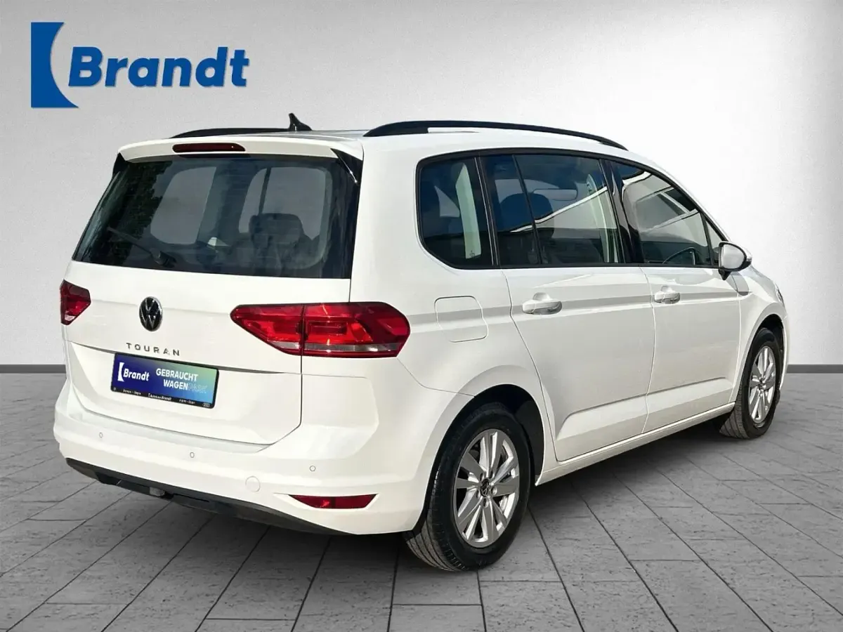 Gebraucht VW Touran Comfortline 150 PS (110 kW) 2021 Weiß Van / Kleinbus