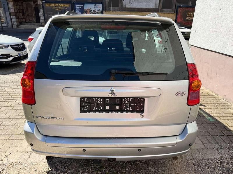 Gebraucht Mitsubishi Space Star 98 PS (72 kW) 2004 Silber Van / Kleinbus