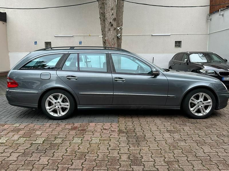 Gebraucht Mercedes E280 Avantgarde 231 PS (169 kW) 2007 Grau Kombi