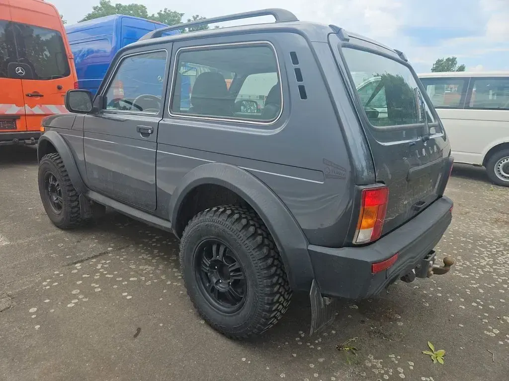 Gebraucht Lada niva 83 PS (61 kW) 2019 Schwarz SUV
