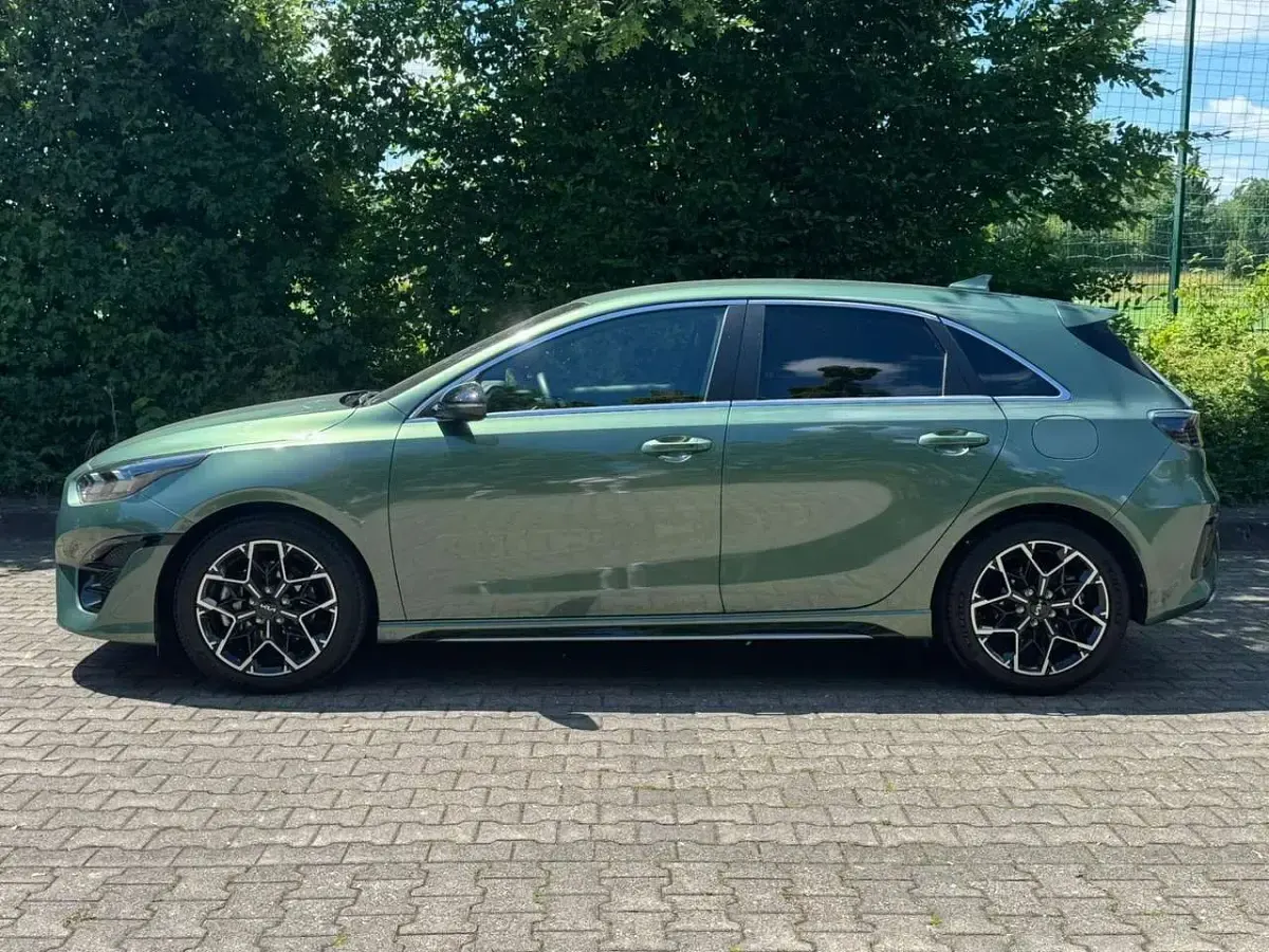 Gebraucht Kia Ceed GT-Line 140 PS (102 kW) 2025 Experice green metallic Kleinwagen