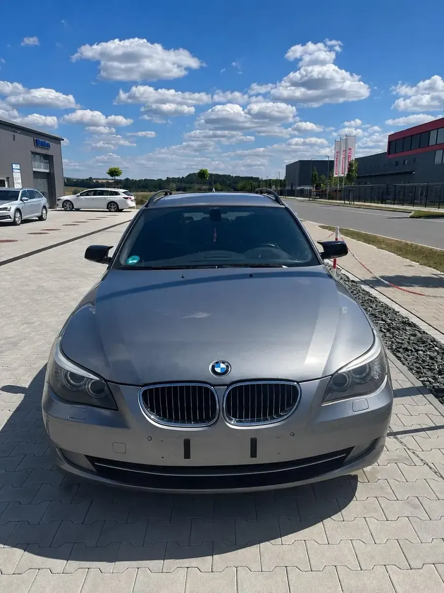 Gebraucht BMW 530 235 PS (172 kW) 2007 Grau Kombi