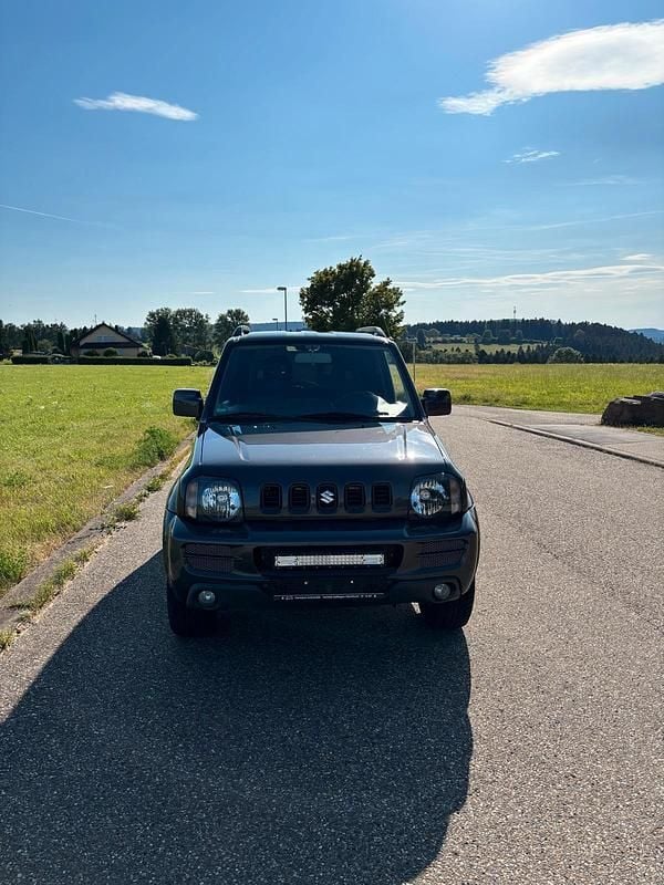 Schwarz Gebraucht 2012 Suzuki Jimny SUV | 9.999 € (Guter Preis) - Bild 1/4