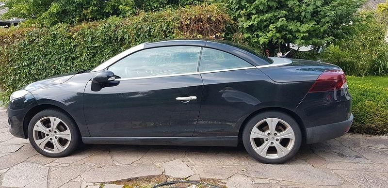 Schwarz Gebraucht 2011 Renault Mégane Cabriolet Dynamique Cabrio | 3.200 € (Superpreis) - Bild 1/4