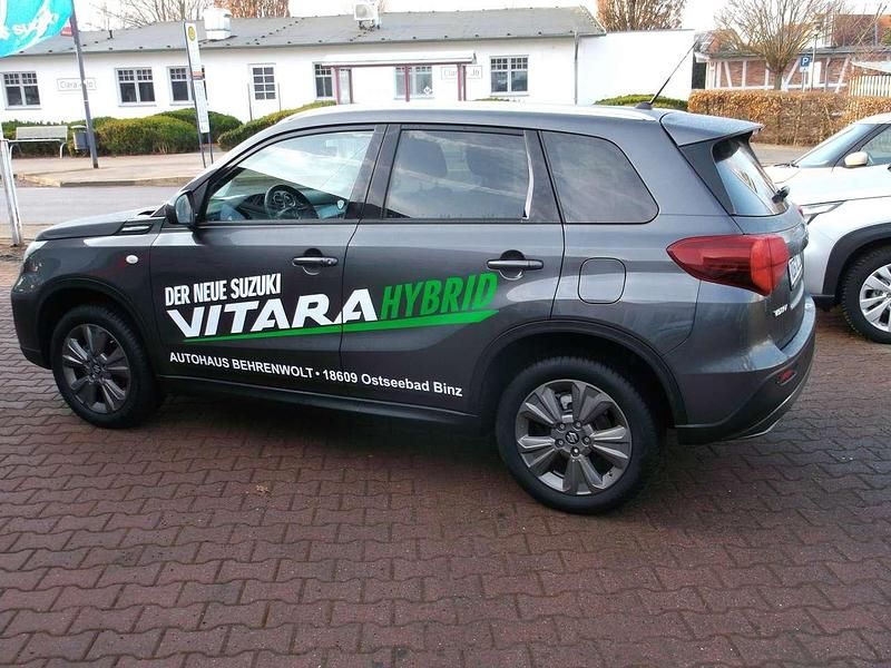 Gebraucht Suzuki Vitara Comfort 102 PS (75 kW) 2025 Titan dark gray SUV
