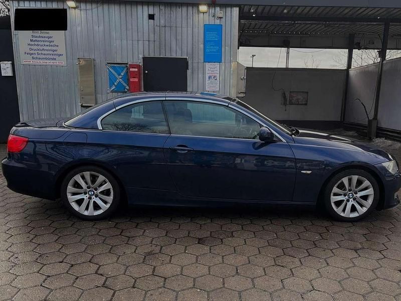 Gebraucht BMW 330 Cabriolet 245 PS (180 kW) 2010 Tiefseeblau metallic Cabrio
