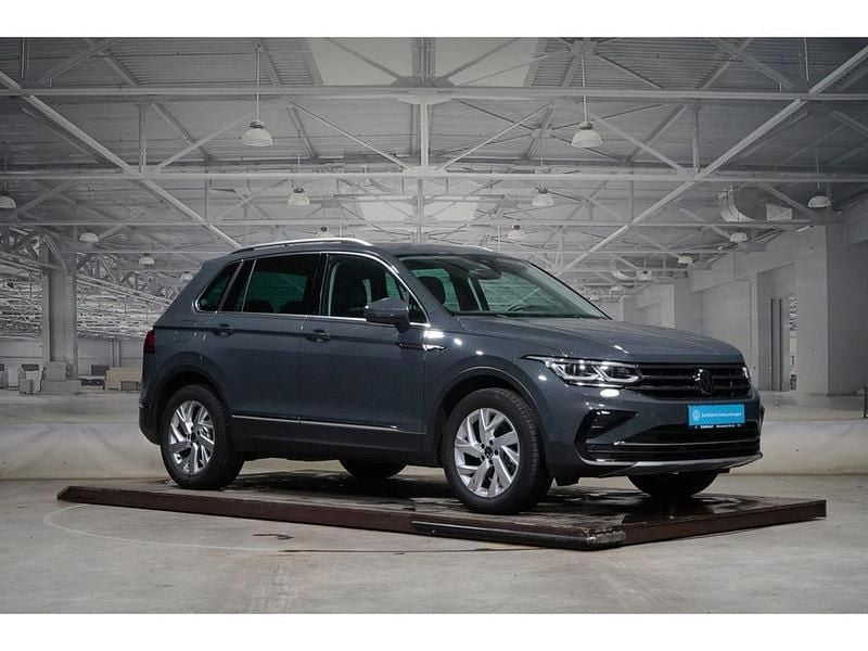 Gebraucht VW Tiguan Elegance 150 PS (110 kW) 2023 Delfingrau metallic SUV