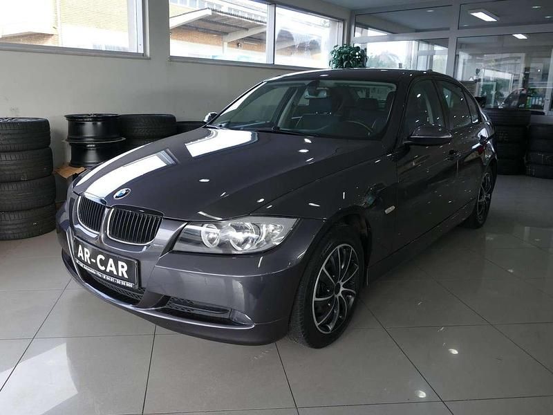 Grau Gebraucht 2005 BMW 320 Limousine | 2.990 € (Guter Preis) - Bild 1/4